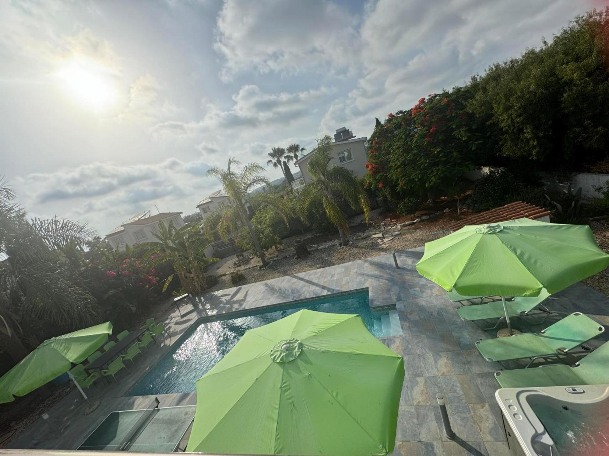 Villa Coralia Gardens 1Km From Coral Bay Beach المظهر الخارجي الصورة