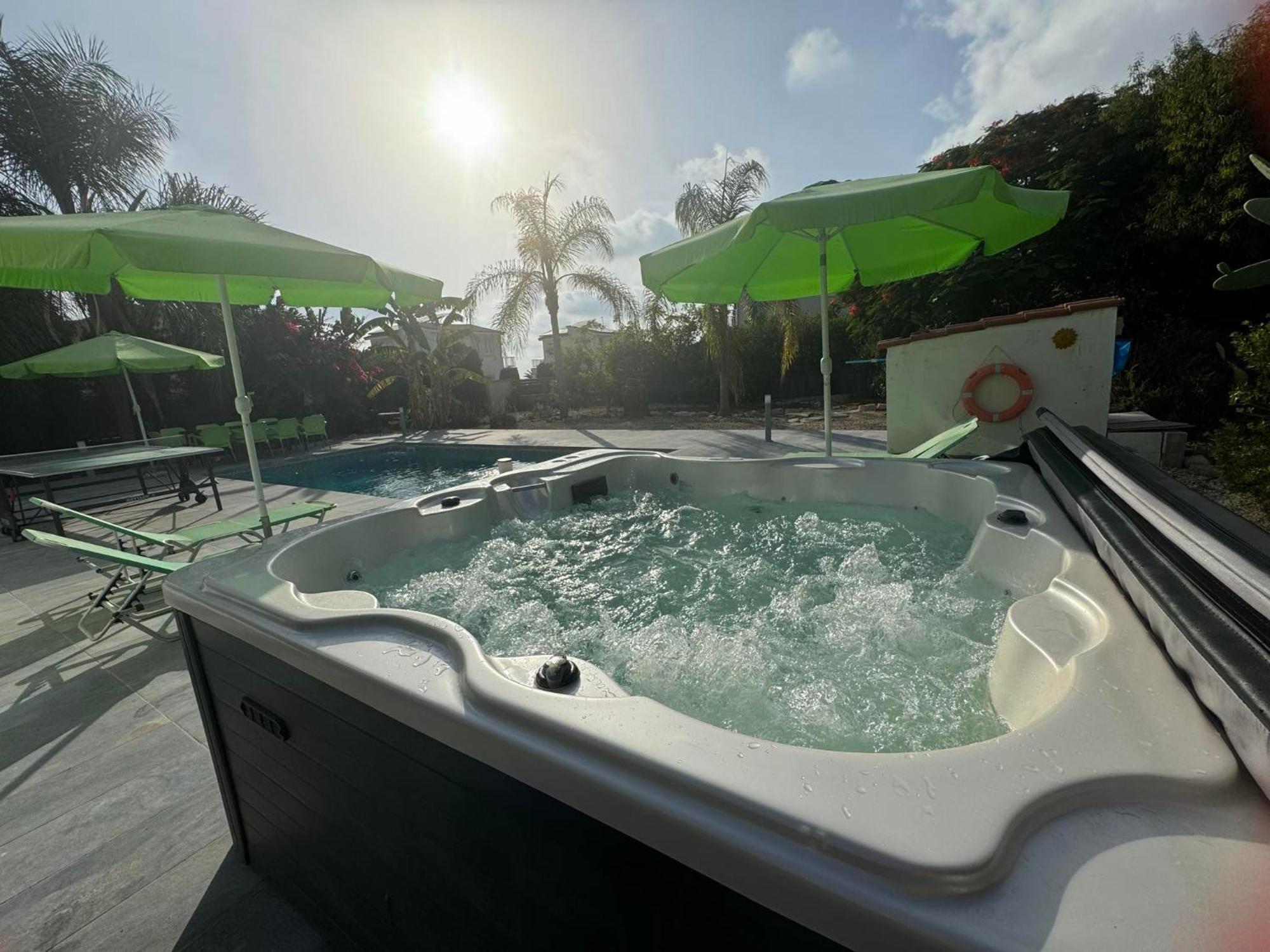 Villa Coralia Gardens 1Km From Coral Bay Beach المظهر الخارجي الصورة