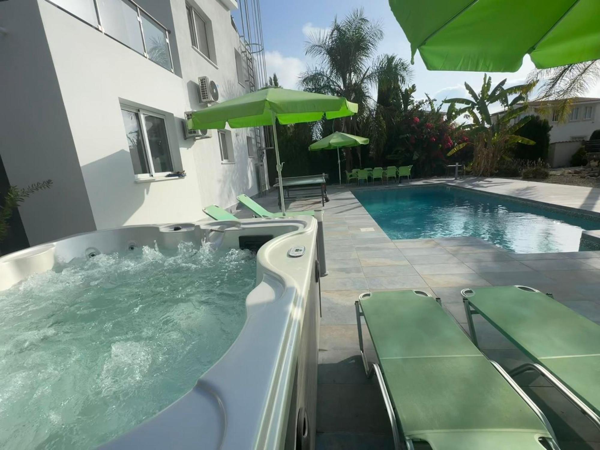 Villa Coralia Gardens 1Km From Coral Bay Beach المظهر الخارجي الصورة