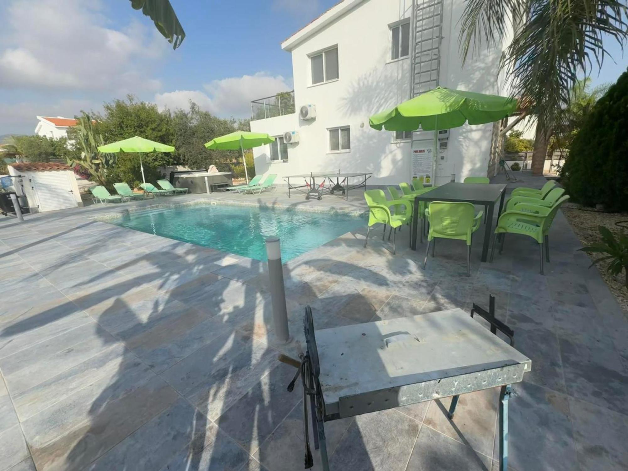 Villa Coralia Gardens 1Km From Coral Bay Beach المظهر الخارجي الصورة