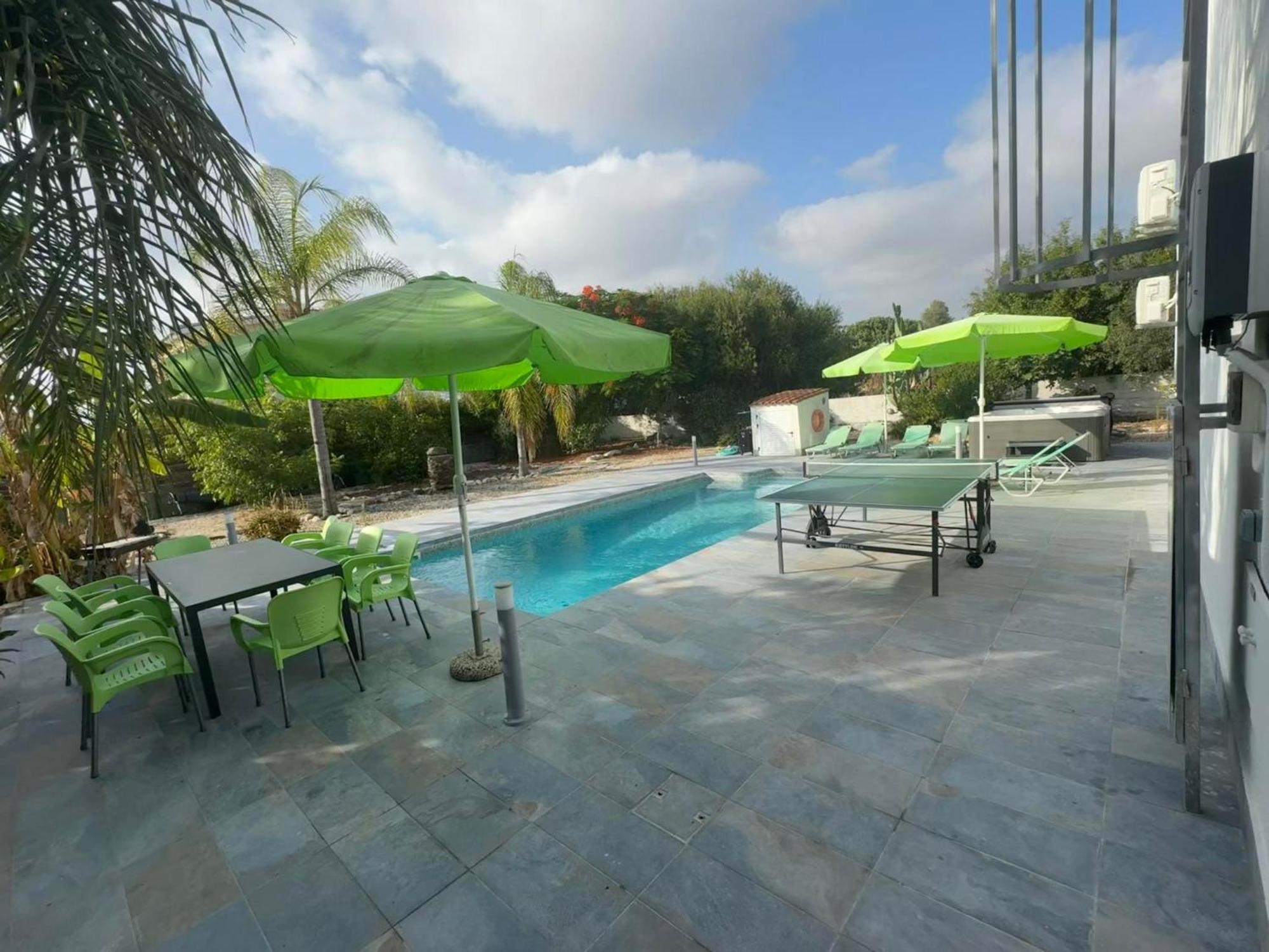 Villa Coralia Gardens 1Km From Coral Bay Beach المظهر الخارجي الصورة